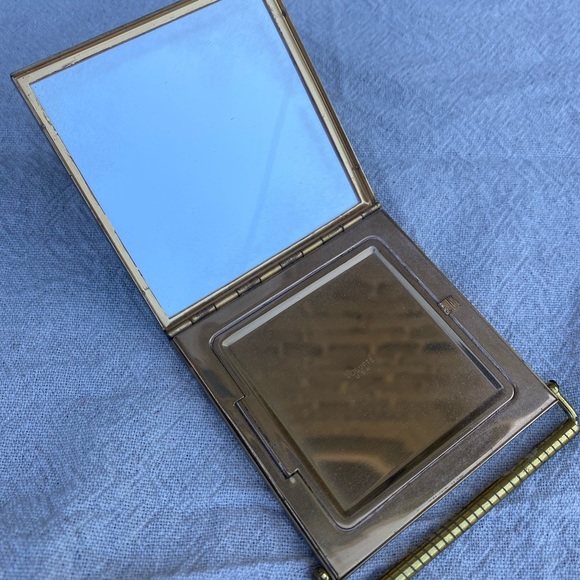 Vintage Bevel Tile Marbled White Acrylic Gold Metal Compact by Volupte USA - Picture 4 of 7